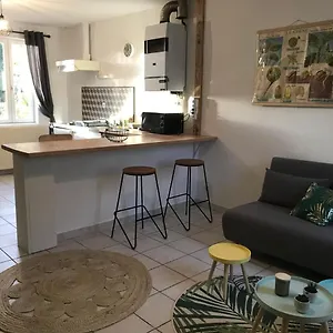 Appartement Studio Avec Place De Parking, Yzeure